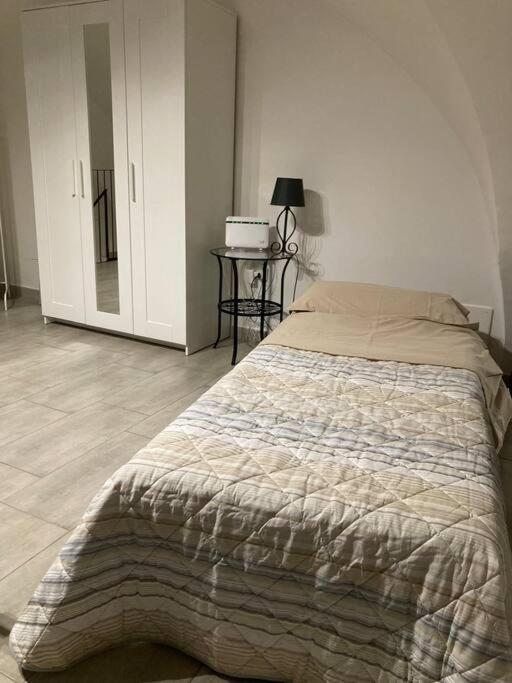 Center And Station Apartment Бари Екстериор снимка